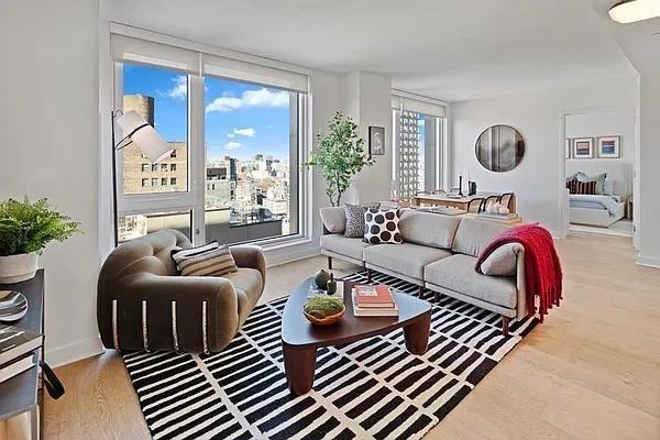 Suffolk St #2608 - Photo 2 of 20