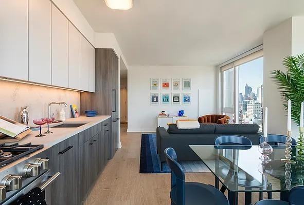 Suffolk St #1707 - Photo 3 of 20