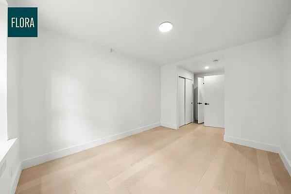 E 12th St #1D - Photo 4 of 20