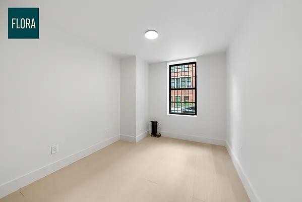 E 12th St #1D - Photo 5 of 20