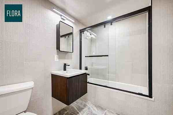 E 12th St #1D - Photo 6 of 20