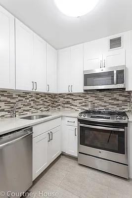 W 14th St #3K - Photo 3 of 6