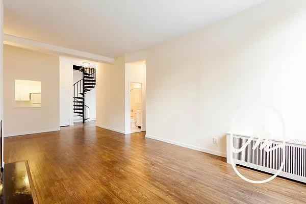 E 13th St #PHD - Photo 3 of 20