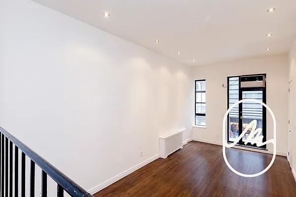 E 13th St #2B - Photo 3 of 20