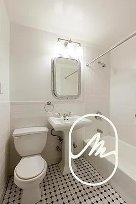 E 13th St #2B - Photo 4 of 20