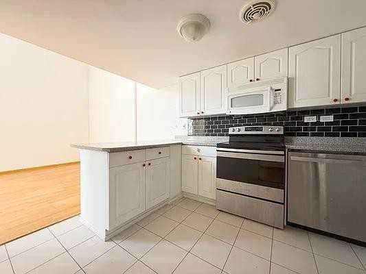 Madison St #221 - Photo 3 of 18