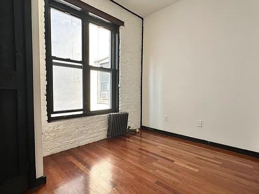 E 14th St #19 - Photo 3 of 20