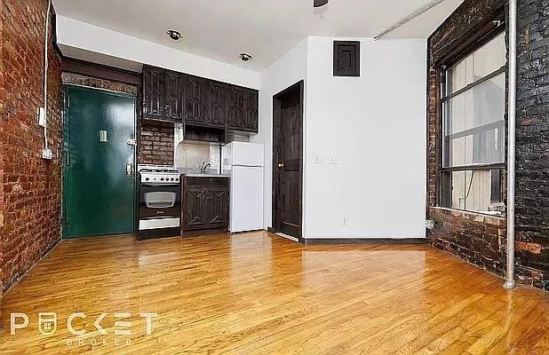 E 14th St #19 - Photo 6 of 20