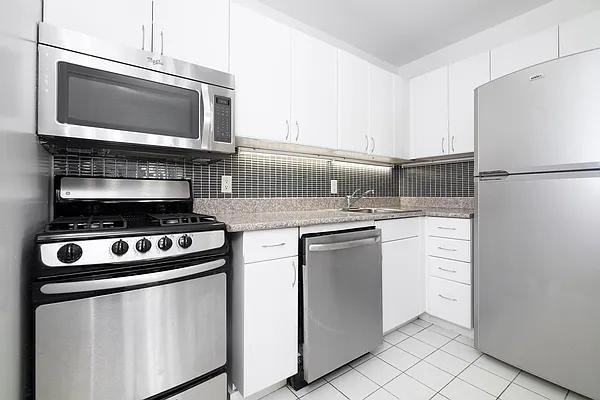 W 20th St #4K - Photo 4 of 20