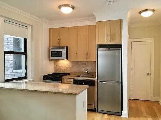 Gramercy Park S #005L - Photo 7 of 17