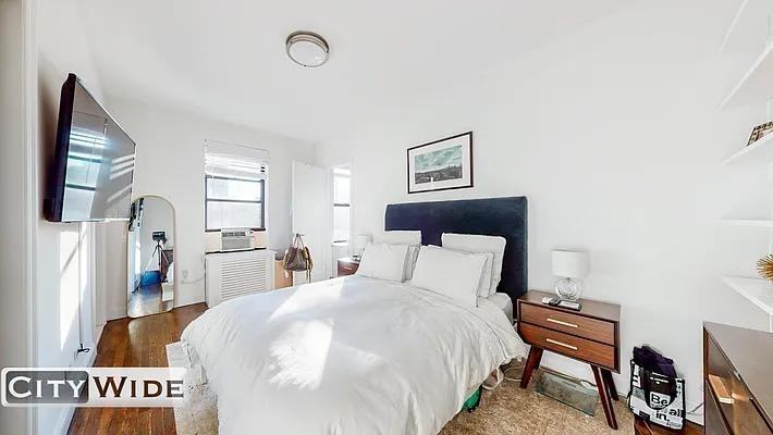 W 12th St #4A - Photo 4 of 20