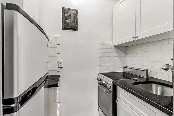 W 23rd St #707 - Photo 5 of 19