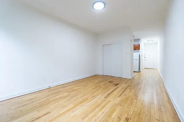 E 5th St #4E - Photo 4 of 20