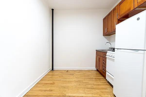 E 5th St #4E - Photo 6 of 20