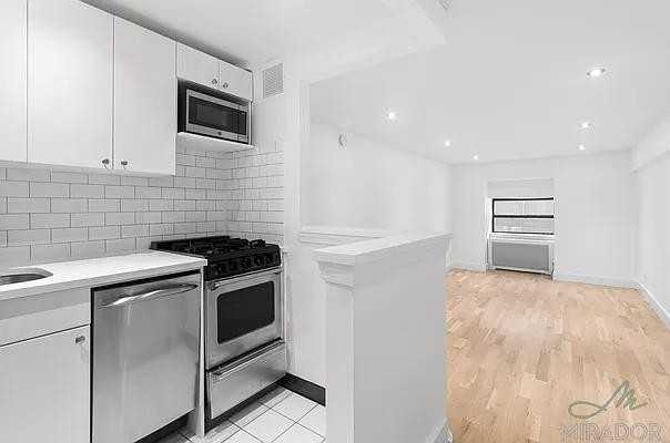 W 16th St #2H - Photo 5 of 13