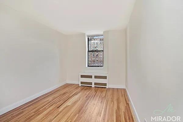 E 20th St #PHA - Photo 5 of 20