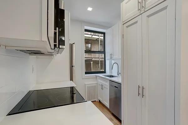 E 3rd St #4H - Photo 3 of 8