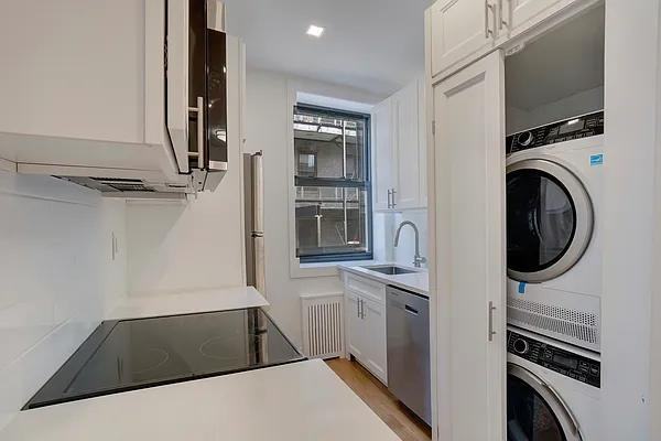 E 3rd St #4H - Photo 4 of 8