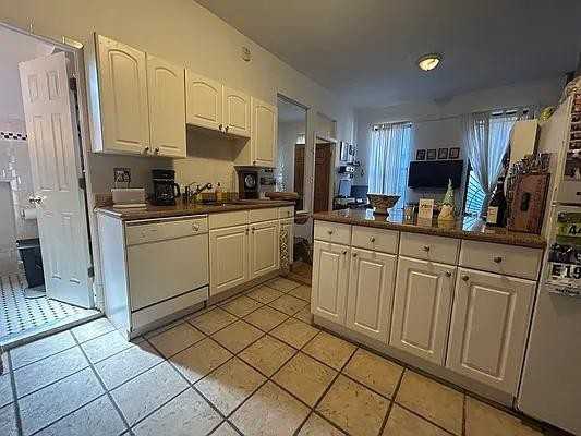 E 2nd St #31 - Photo 4 of 20