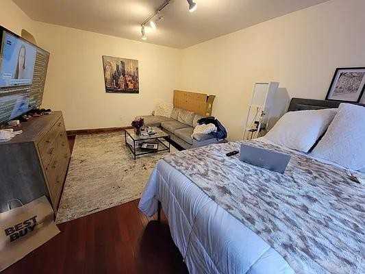 W 21st St #3A - Photo 2 of 4