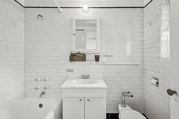 W 16th St #5C - Photo 4 of 14