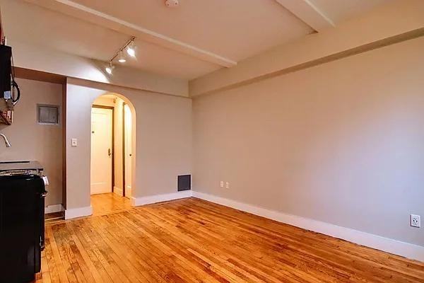 Waverly Pl #5H - Photo 2 of 17