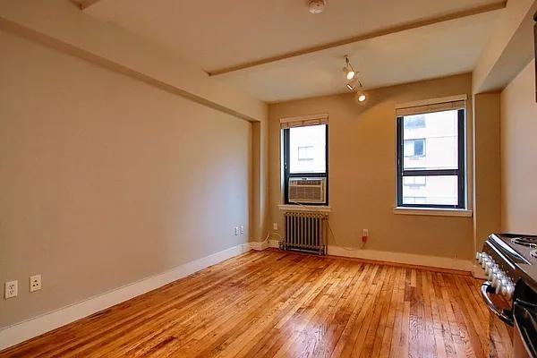 Waverly Pl #5H - Photo 3 of 17