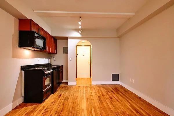 Waverly Pl #5H - Photo 4 of 17