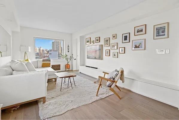 W Houston St #10F - Photo 2 of 20