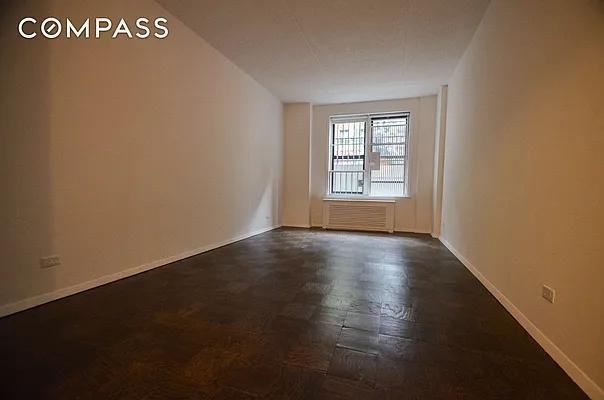 W 22nd St #1C - Photo 7 of 11