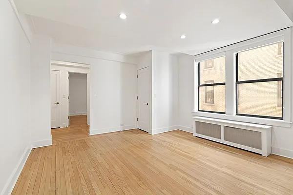 E 21st St #13G - Photo 6 of 20