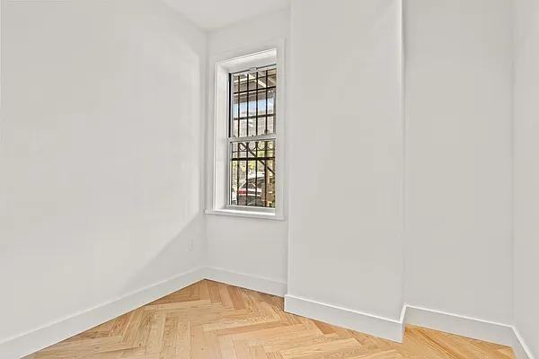 E 21st St #01A - Photo 5 of 10