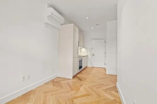 E 21st St #01A - Photo 6 of 10