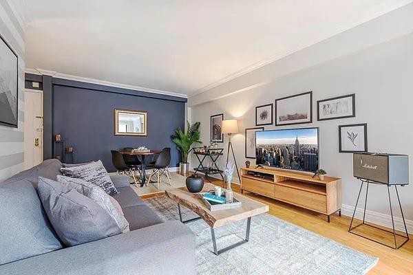 W 15th St #004F - Photo 3 of 12