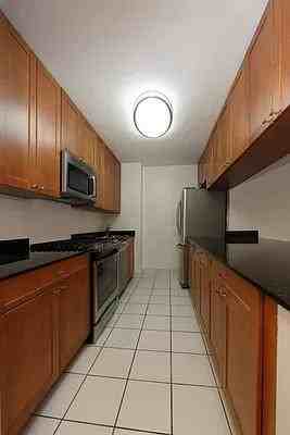 W 15th St #512 - Photo 3 of 17