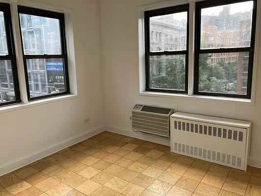 W 15th St #512 - Photo 4 of 17