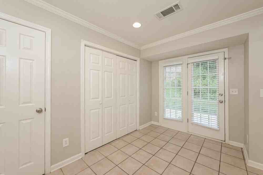 422 Shoal Cir - Photo 5 of 16