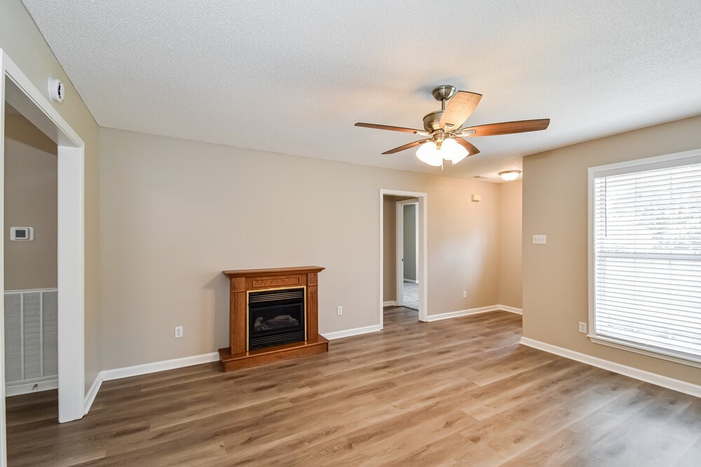 122 Royal Oaks Dr - Photo 5 of 16
