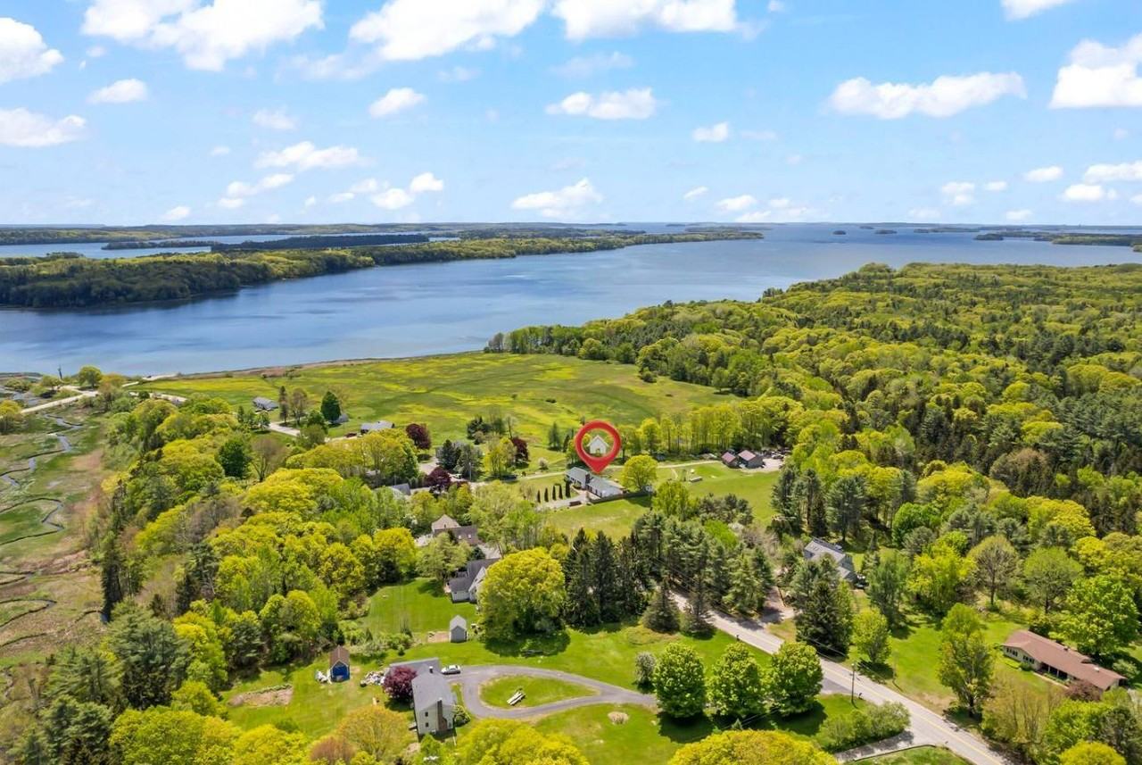 452 Woodside Rd - Photo 2 of 29