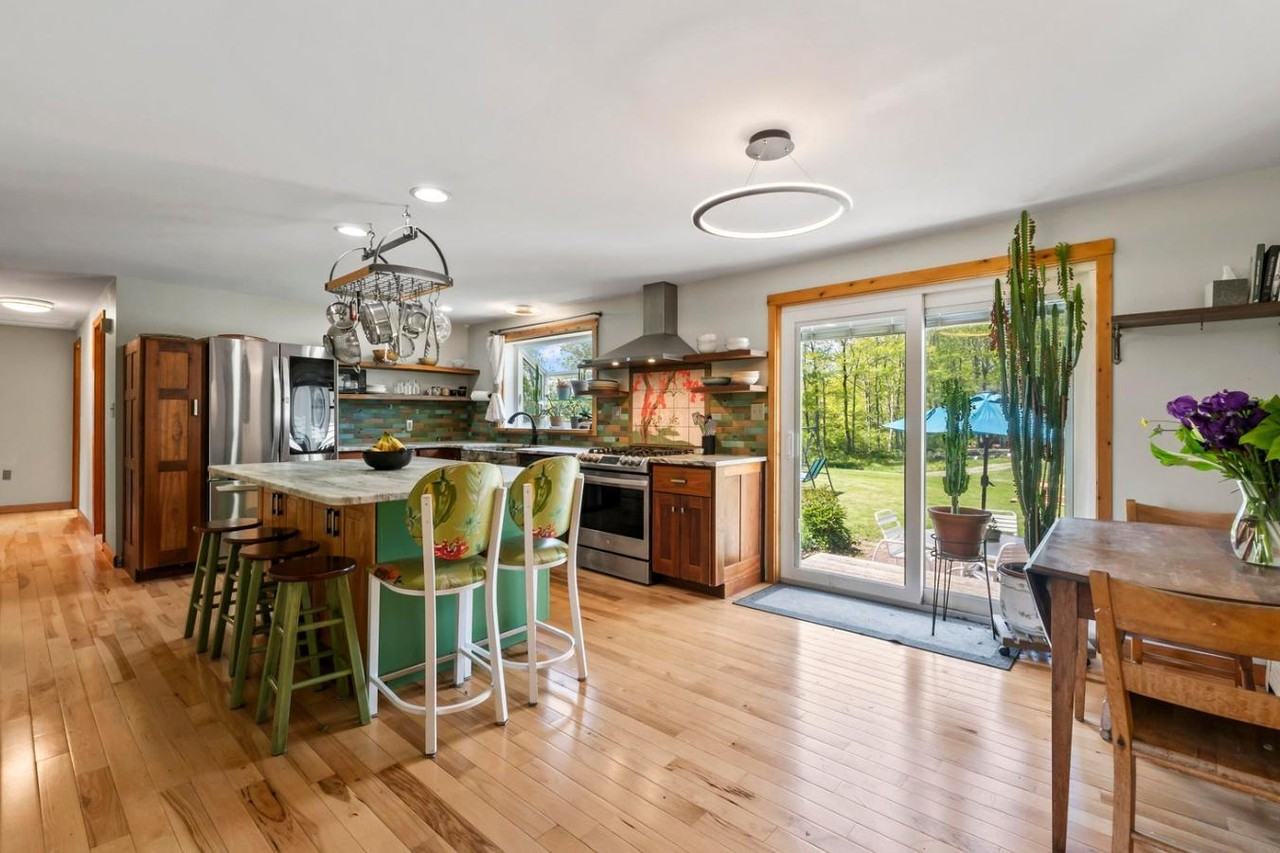 452 Woodside Rd - Photo 3 of 29