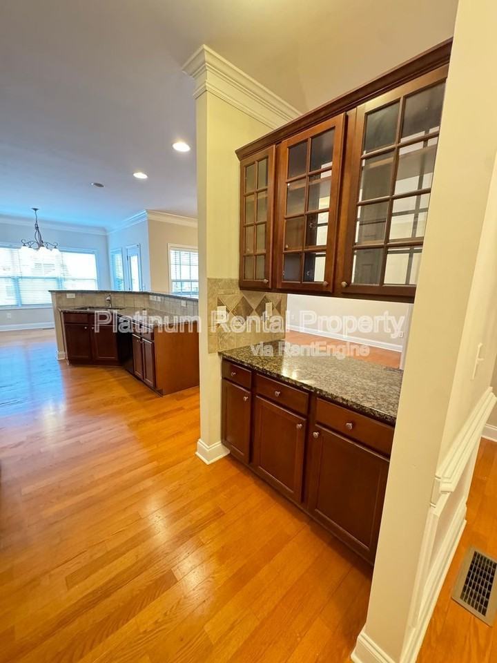 3206 Buck Way - Photo 7 of 40