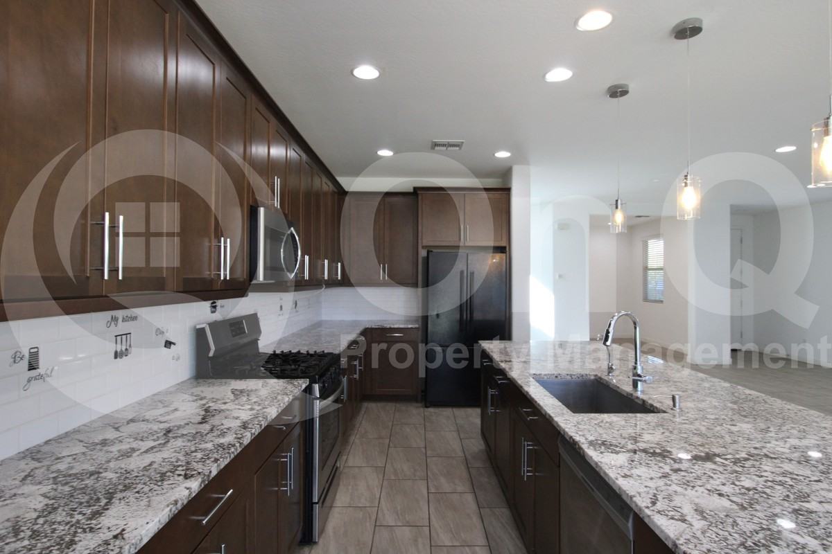 9117 W Sells Dr - Photo 4 of 30