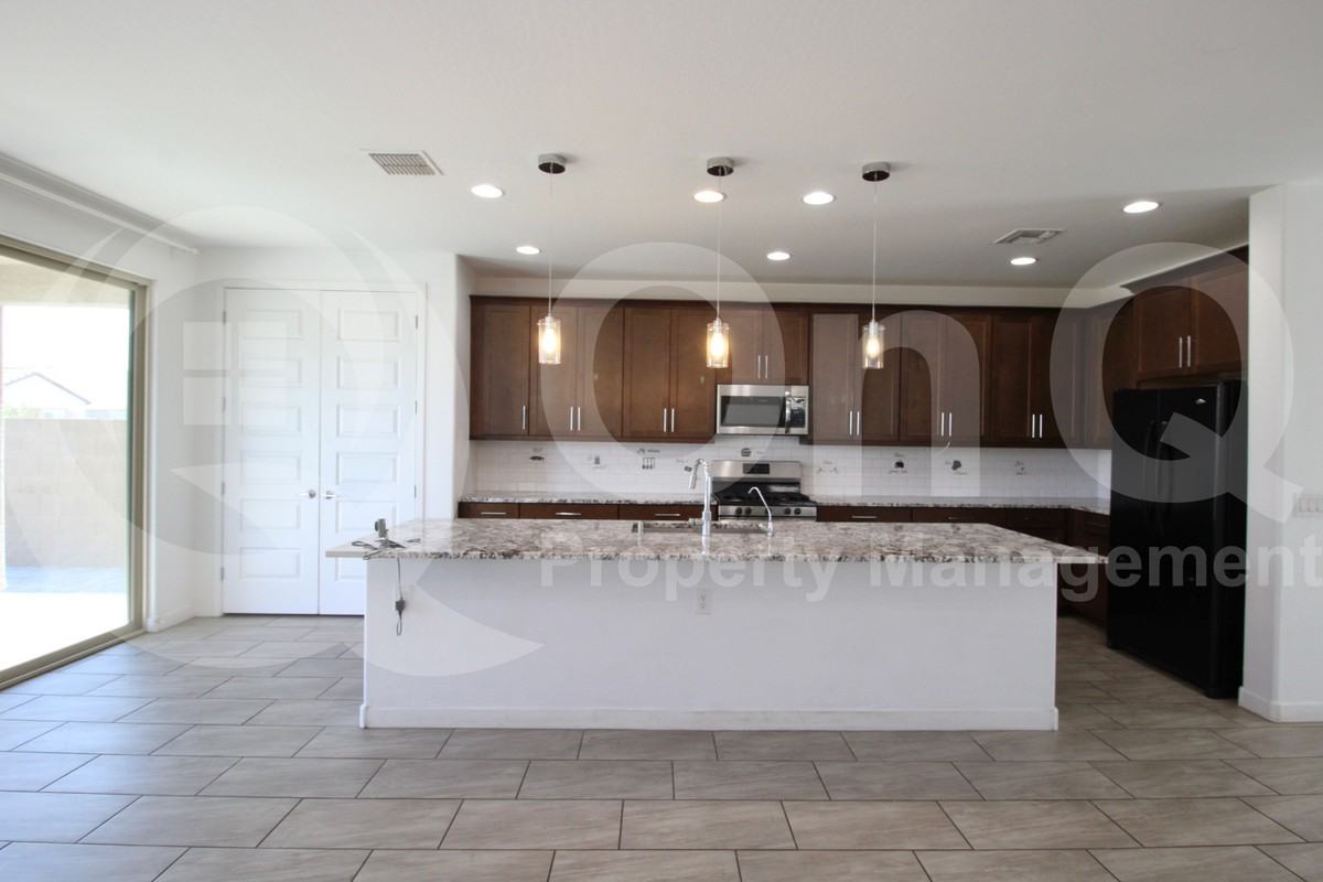 9117 W Sells Dr - Photo 5 of 30