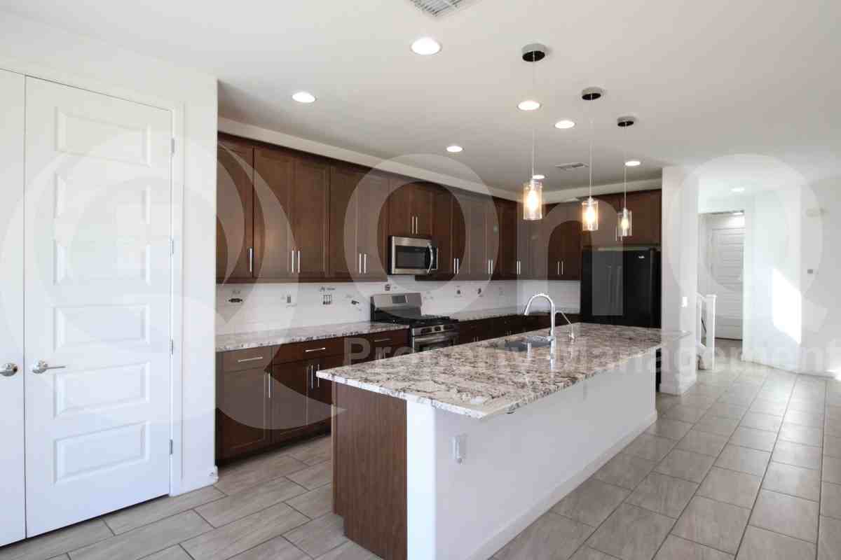 9117 W Sells Dr - Photo 6 of 30