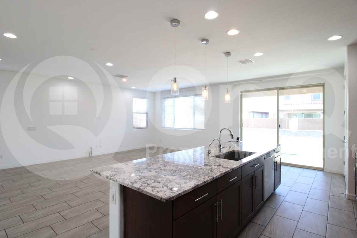 9117 W Sells Dr - Photo 7 of 30