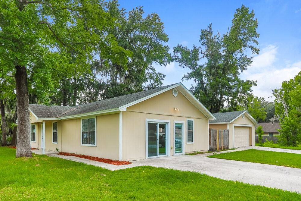 1988 Ashton St - Photo 3 of 16