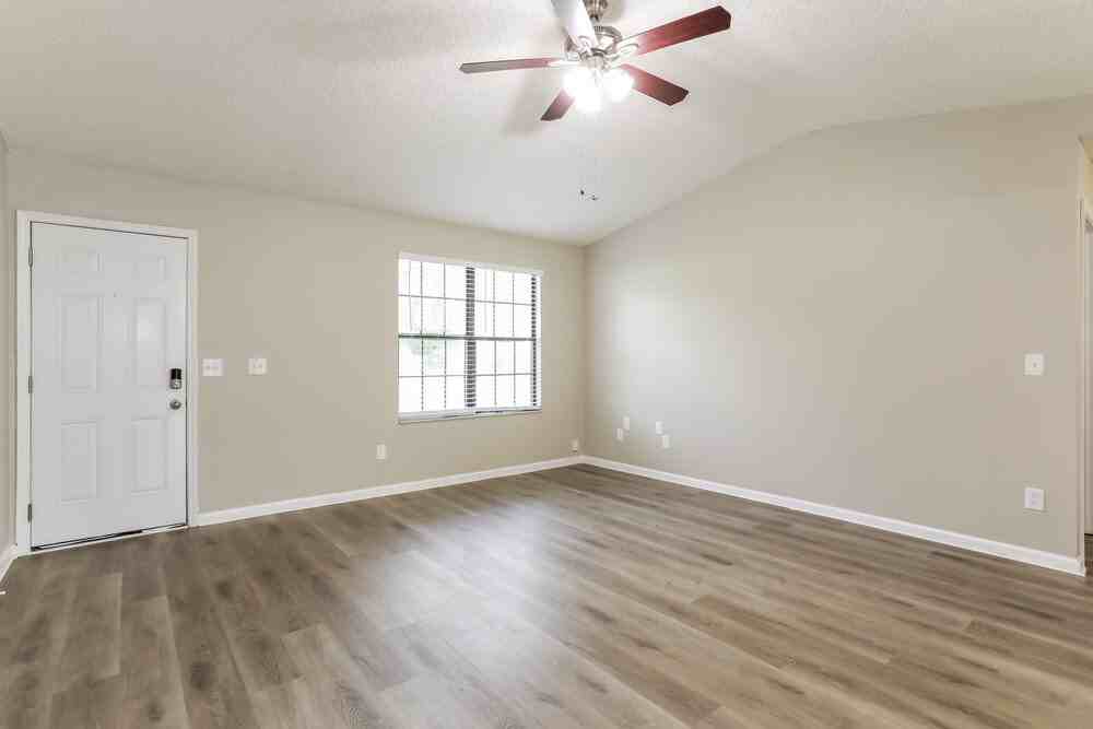 1988 Ashton St - Photo 4 of 16