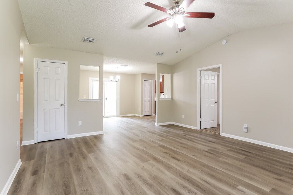 1988 Ashton St - Photo 5 of 16