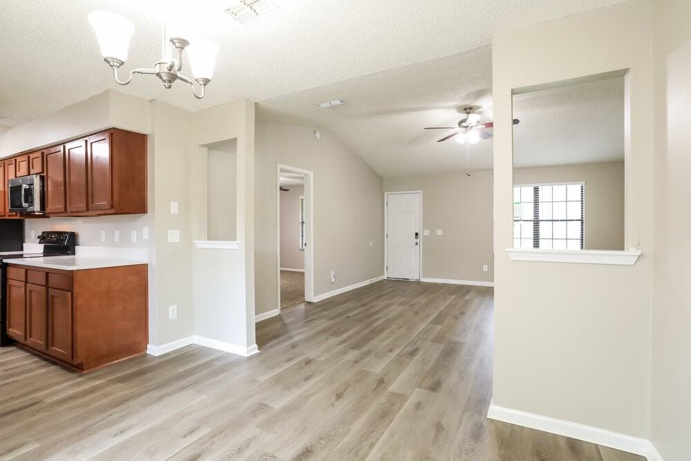 1988 Ashton St - Photo 6 of 16