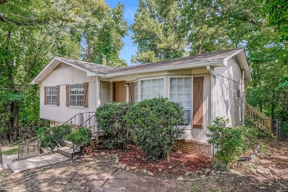 5064 Darlene Dr - Photo 4 of 17